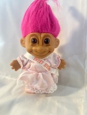 Sweet Sixteen Russ Troll Muñeca Pelo Rosa Vintage Cumpleaños 16 Vestido 4.5" con Faja