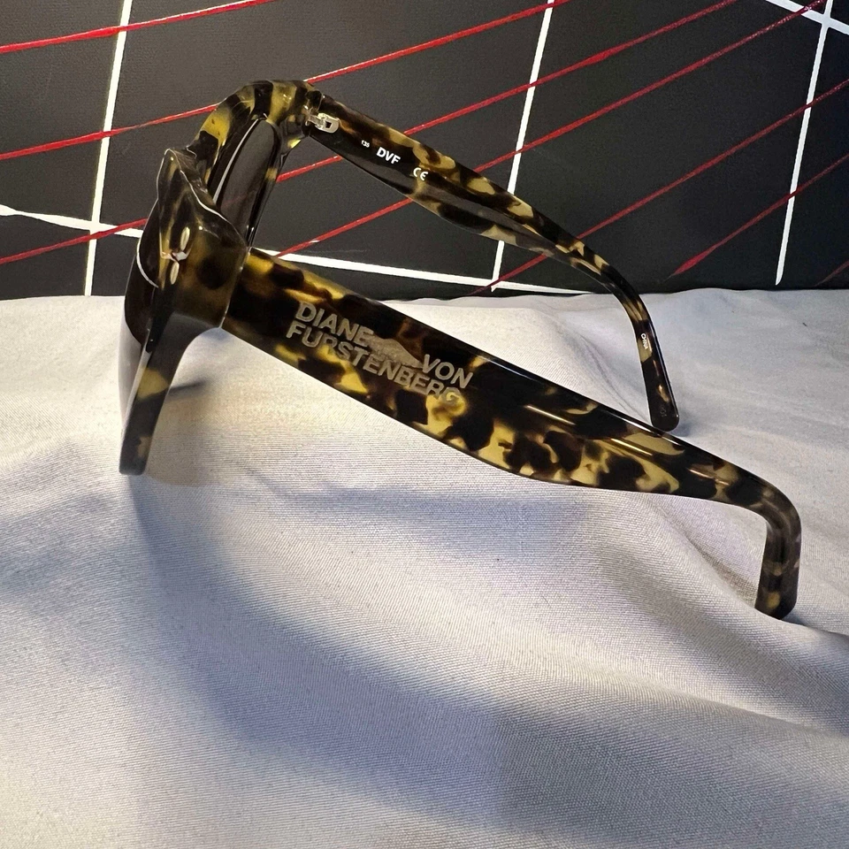 Gafas de sol Diane Von Furstenberg para mujer Tortuga She’ll con estuche rosa usadas en excelente estado Foto 4 de 4