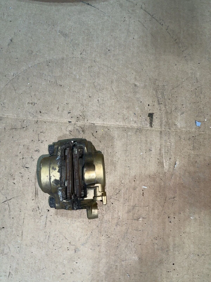 Pinza de freno trasera Yamaha FZ-600 86-88 OEM Foto 3 de 4