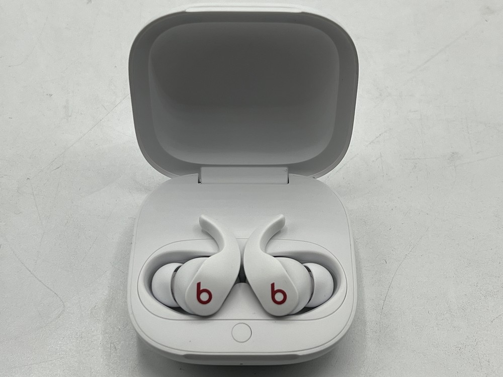 Beats by Dr. Dre Fit Pro White Wireless Earbuds A2578 MK2G3LL/A Pre-Owned