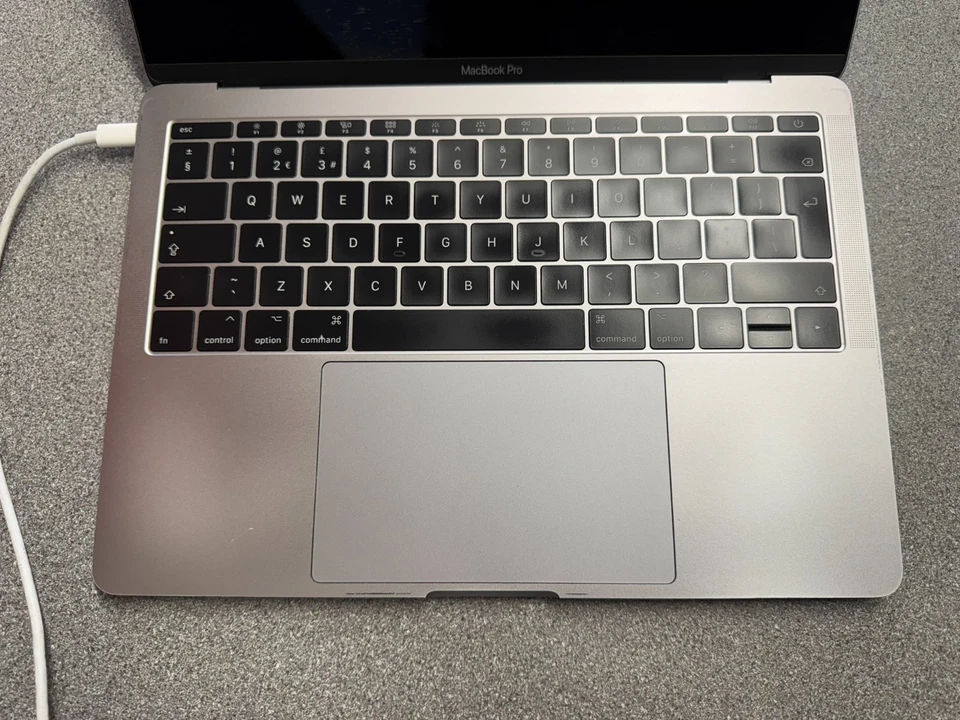 Apple MacBook Pro A1708 Retina 13.3" 2017 Core i5 256GB SSD 8GB Ram 2.3GHz - Image 3 of 4