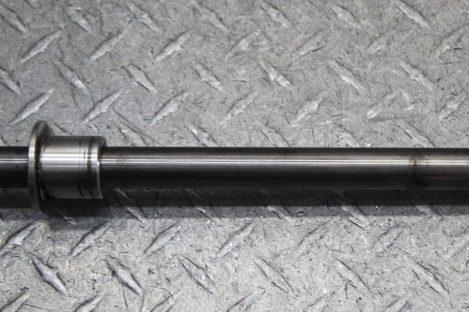 Triumph Daytona 900 1995 eje trasero llanta trasera eje perno pivote Foto 3 de 4