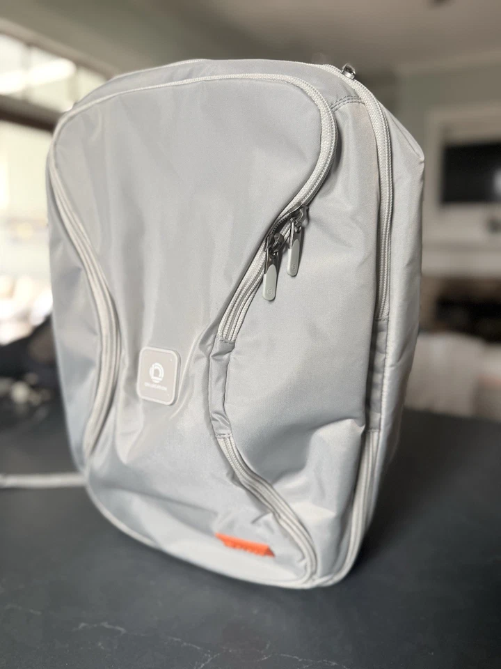 NOVA Mochila Stitch Golf The Day Traveler Cinza Acolchoada Viagem - Imagem 3 de 4