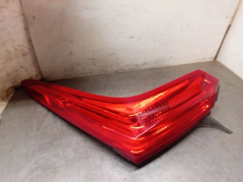 Passenger Right Tail Light From 2016 Cadillac ELR 10361565 - Image 2 of 4