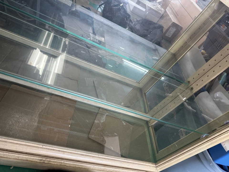 Antiguo armario de cristal Foto 2 de 4