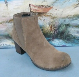 clarks pause camelia