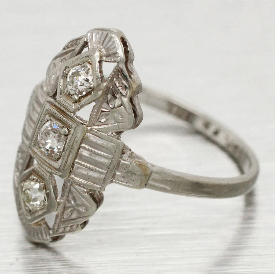 Antiguo anillo de cóctel de filigrana de diamantes Art Deco de 0,20 quilates - oro blanco de 18 k Foto 2 de 4