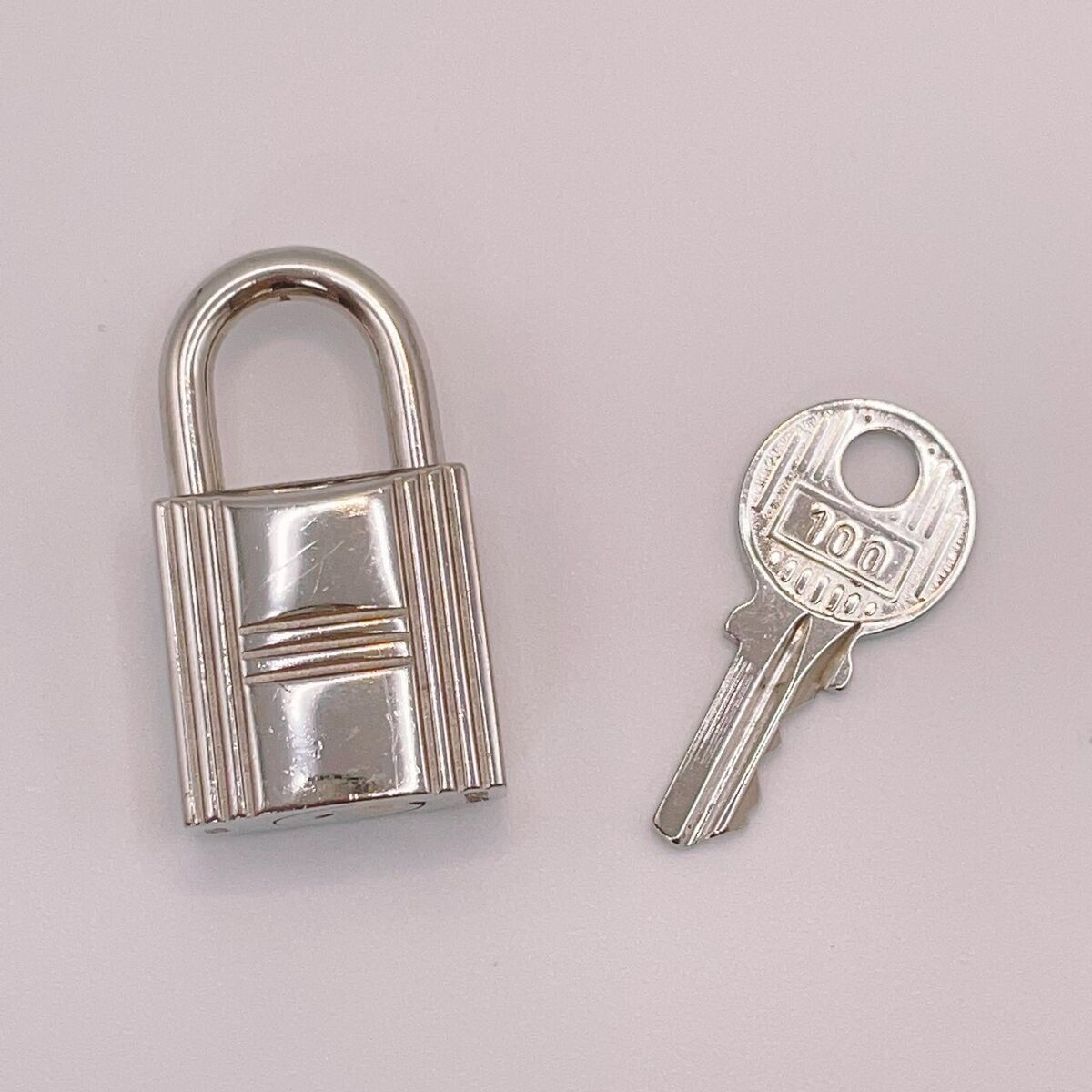 お値下げ極美品　稼働品　HERMES Padlock Charm 22926_004_632.jpg