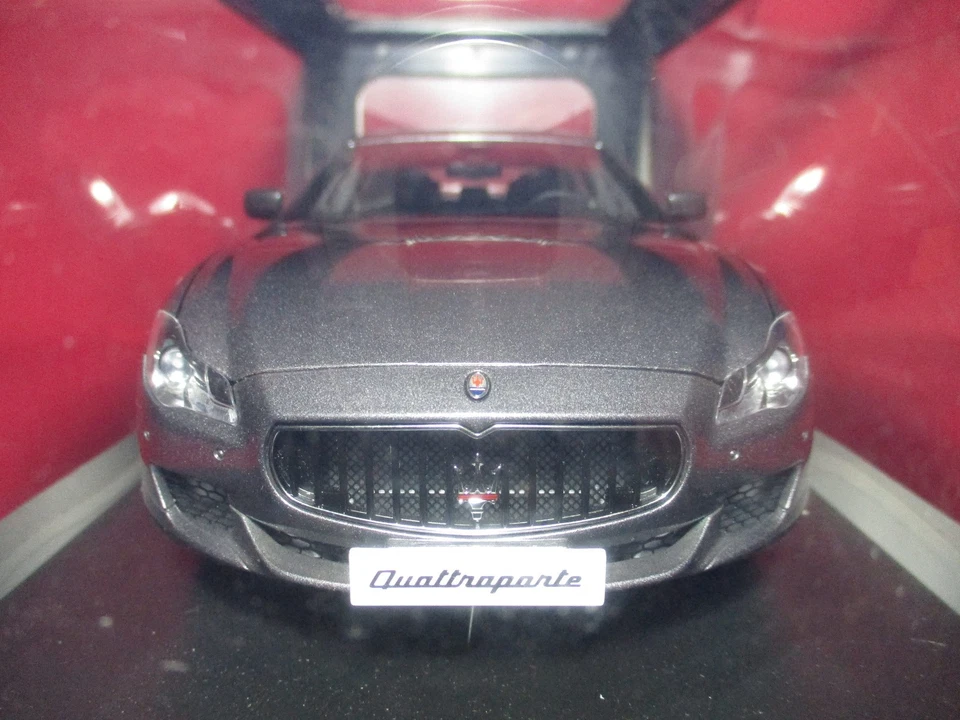 1:18 Scale Maserati Quattroporte GTS Grey Autoart Diecast Model Car Minichamps - Image 3 of 4