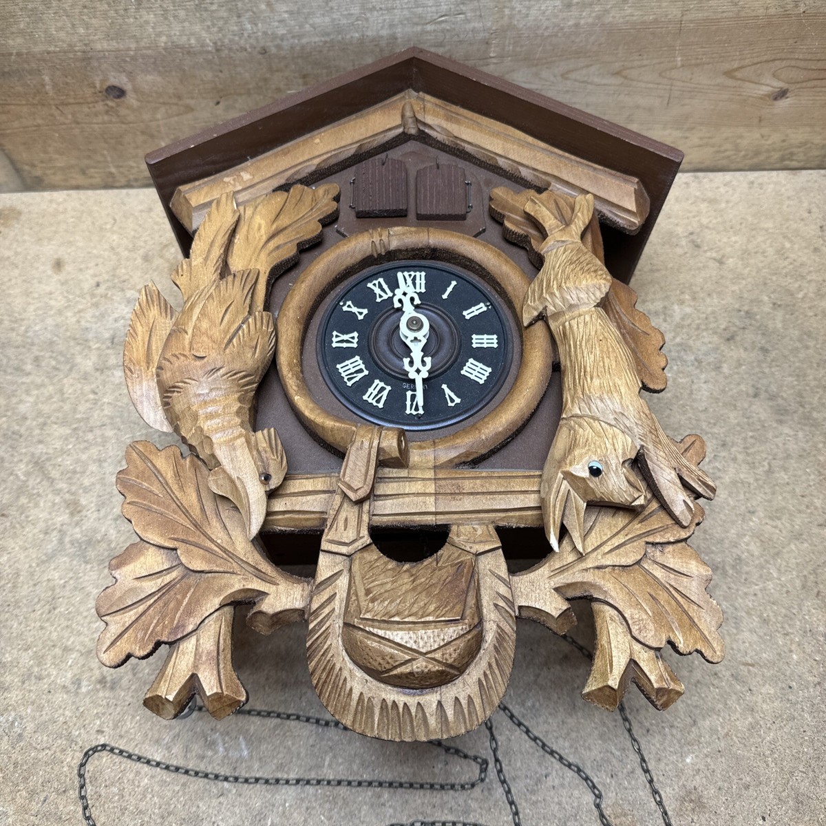 Vintage West Germany Cuckoo Clock Rabbit Rooster Rosen aus dem
