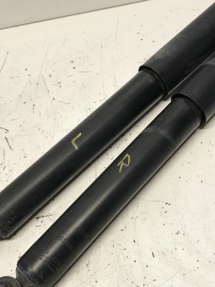 04-08 JUEGO DE 2 AMORTIGUADORES TRASEROS IZQUIERDO DERECHO NISSAN TITAN USADOS OEM Foto 3 de 4