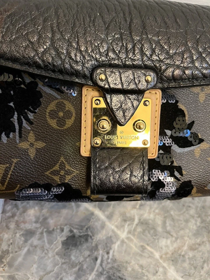 Bolso sin asas Louis Vuitton monograma Fleur De Jais Manege lentejuelas negro lona cuero Foto 3 de 4