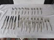 QUALITY~Wm Rogers MFG Co  [ 31 ] Piece Set Silverplated Flatware ~[ CLEAN SET ]!