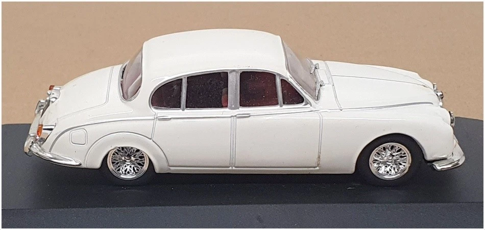 Atlas Editions 1/43 Scale Diecast 4 641 128 - Jaguar 240 - White - Image 3 of 4