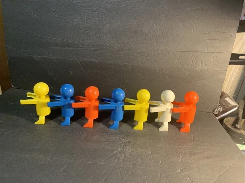 Set of 7 Vintage Interlocking  Plastic Men  various colors 4 5/8"   Marx?