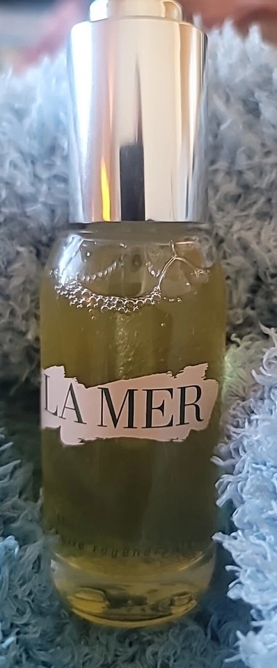 La Mer The Renewal 1 Oz Day Care Oil - Image 2 of 3