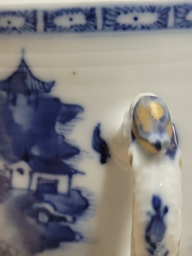 Taza de porcelana azul y blanca de exportación china del siglo XVIII con manos dobles - Imagen 10 de 16