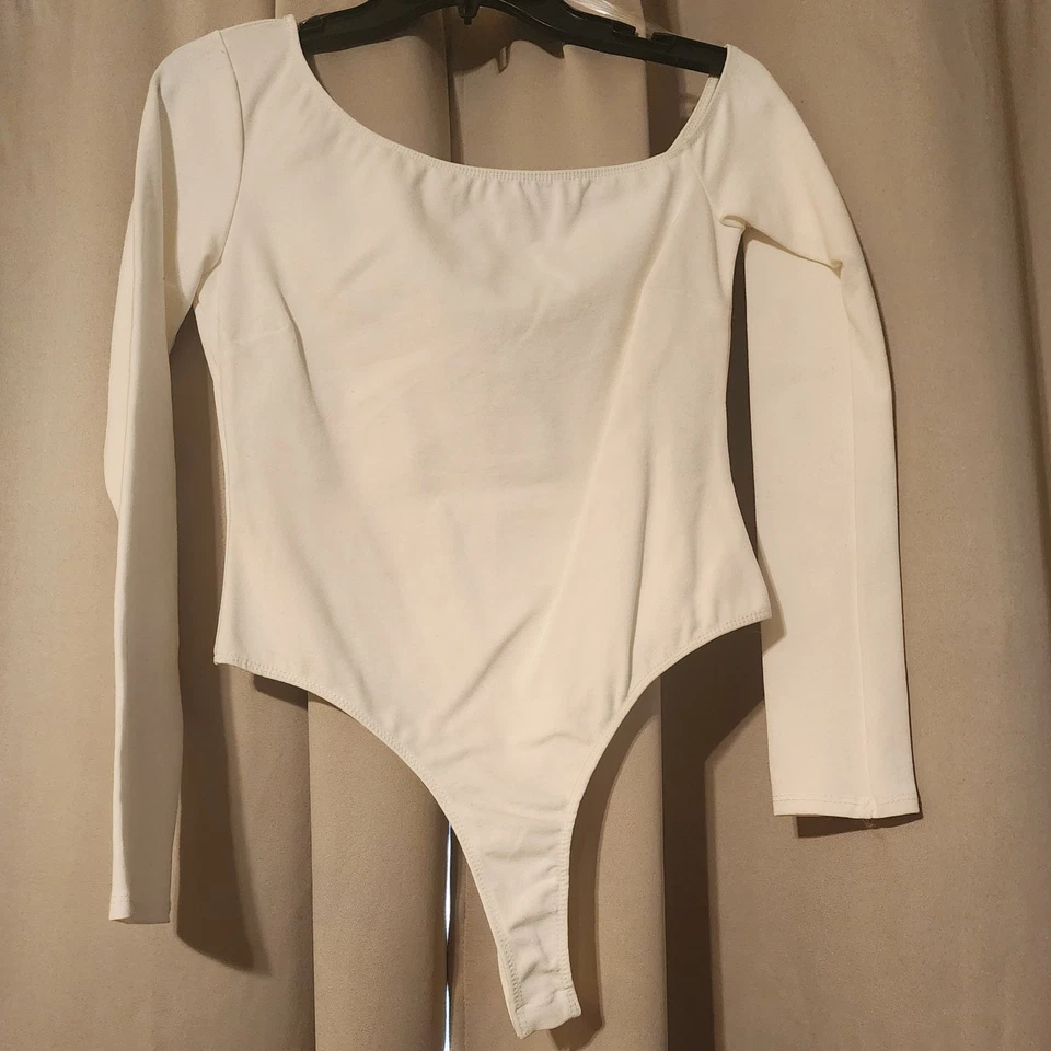 Camisa Timing de manga larga blanca grande de una pieza para mujer Foto 2 de 3