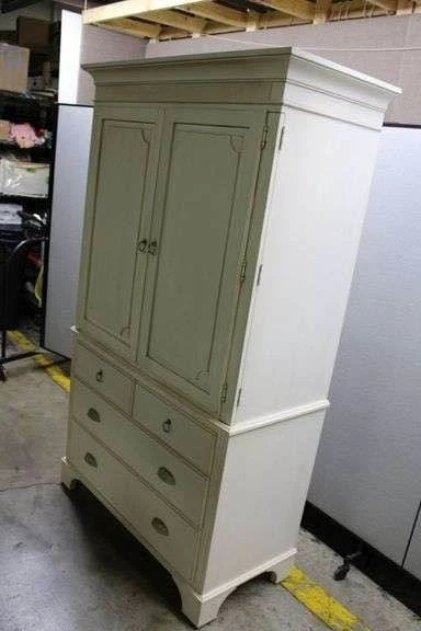 Elegant Ethan Allen Made in America Bedroom Wardrobe Chest Armoire - Image 4 of 4