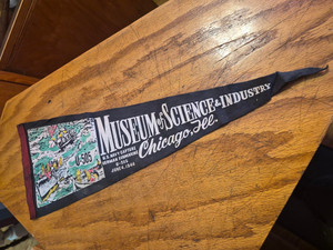 Vintage 1950s-60s 27" Museum of Science & Industry Chicago felt souvenir pennant
