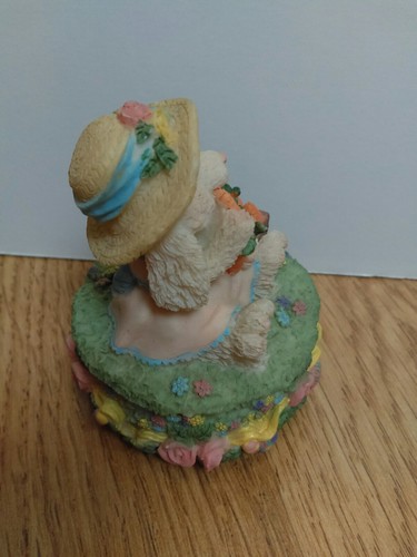 Small Resin Easter Bunny Rabbit Snacking Carrots Figurine 3 inch Trinket Box - Picture 7 of 7