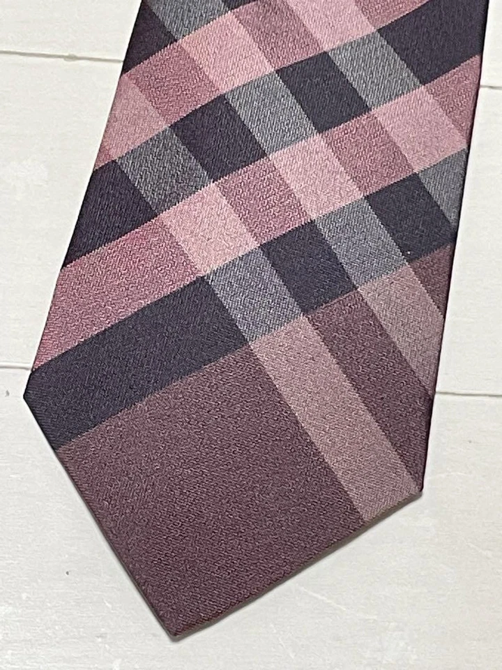 Burberry London Wine Red Silk Tie Business Casual Elegant Used - Image 3 of 4