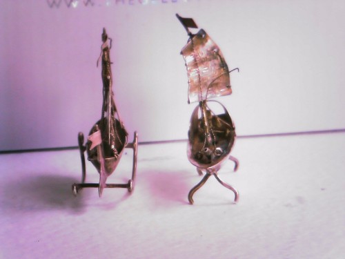 Two miniature silver Chinese boats. Approx' 5 cm h, weight together 21.45g. - Picture 3 of 13