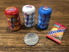 Zuru Mini Brands Mentos Gum Lot: Fruit Blue Pure White Fresh Mint Candy Diorama