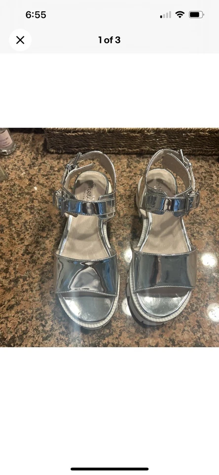 Sandalias metálicas Shellys London Dita plataforma plateada dos correas talla 6,5 $119,99 Foto 2 de 4