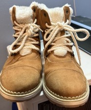 Cat  Jack Girls Winter Boots Size 5 Cognac Brown Sherpa Trim EUC
