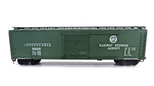 HO Roundhouse 1205 Penn_Central Diecast Base Pittsburg Lake Erie 50' BoxCar Kit - Picture 3 of 6