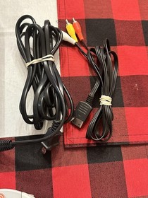 Sega Dreamcast Console Bundle w/2 controllers memory card (No Games to test)