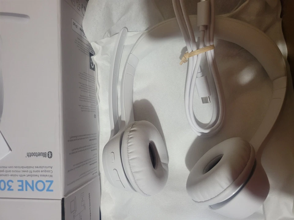 Logitech Zone 300: Auriculares Bluetooth con cancelación de ruido para llamadas claras Foto 2 de 3