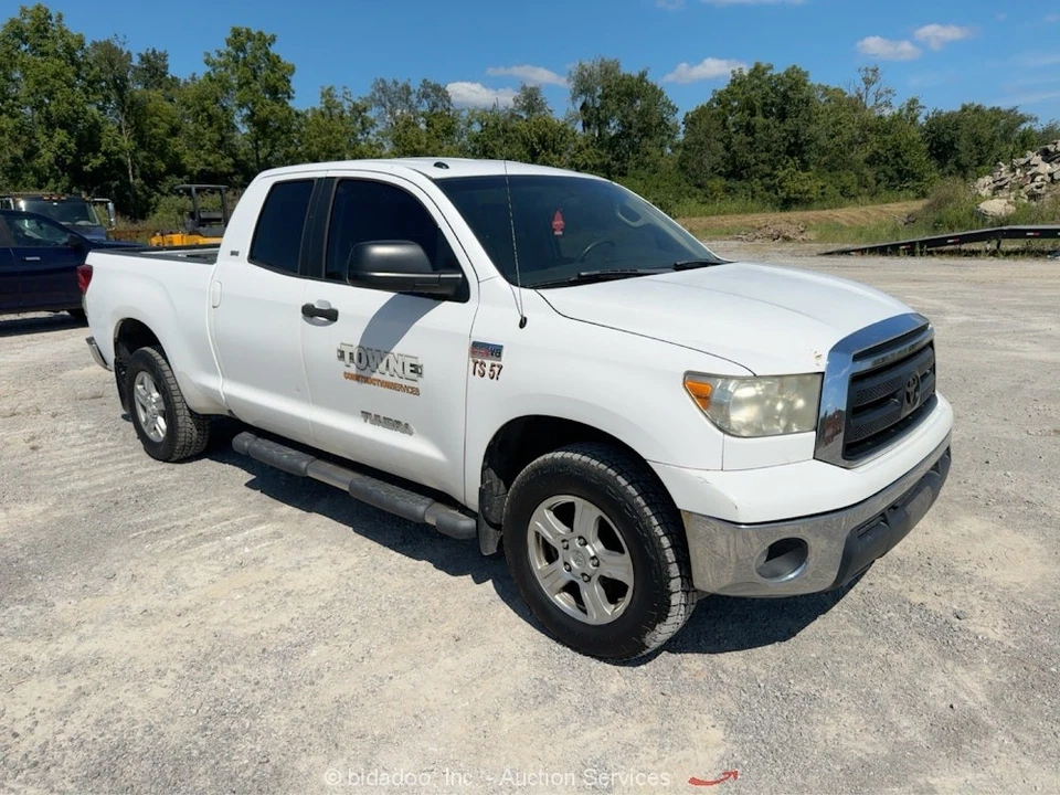 2011 Toyota Tundra  - Image 2 of 4