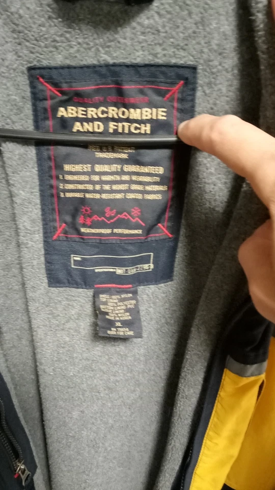 Chaqueta forrada de vellón negra y amarilla Abercrombie & Fitch de colección para hombre. XL, bueno... Foto 3 de 4