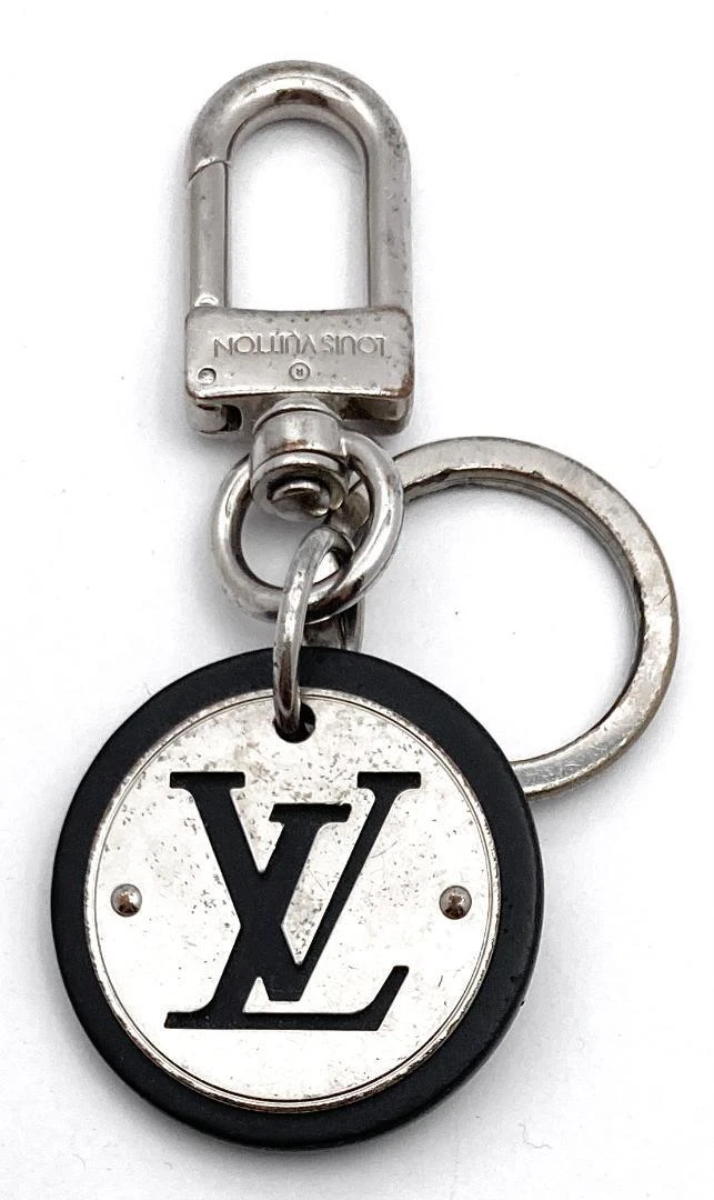 key chain lv white