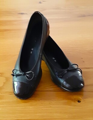 Schuhe Damen Ballerina dunkelbraun Spitze/Ferse Lack gebraucht wie neu!