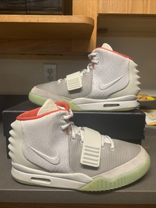 nike air yeezy platinum