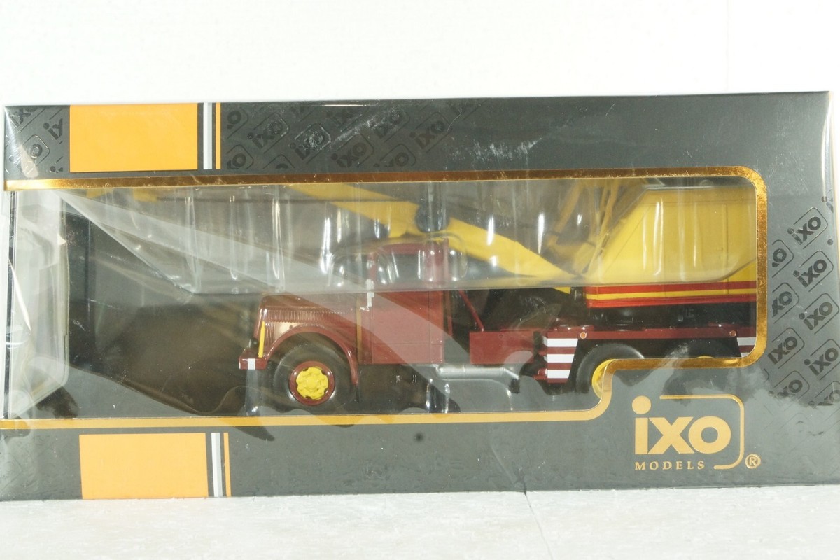 Camion Tatra 111 D030 Avec Pelle – 1958 – IXO 1/43 – Rouge Et Jaune