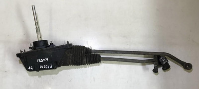 8d0711025 Schaltbetätigung Schaltgehäuse mechanisch 477711025   DE388063-17