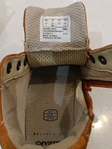 Clarks Boys Casual Ankle Boots Air Spring Child Size 5.5F Tan With A Side Zip - Picture 8 of 9
