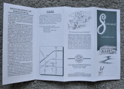 Dos (2) folletos de viaje del parque histórico estatal de Sebastopol, Seguin, Texas - Imagen 2 de 7