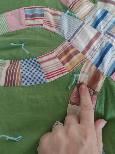Vtg Hand Stitched Quilt Double Wedding Ring Handmade Scalloped Edges 69 X 85 - Picture 12 of 16