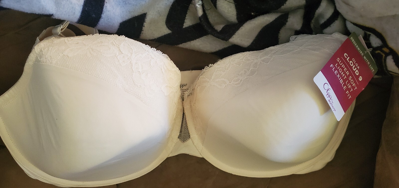 Olga Cloud 9 Warners 44D Undetwire Light Lift Bra Never Worn-image