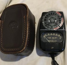 Vintage GE General Electric Light Meter Model 8DW58Y1 w/ Case  Strap TESTED