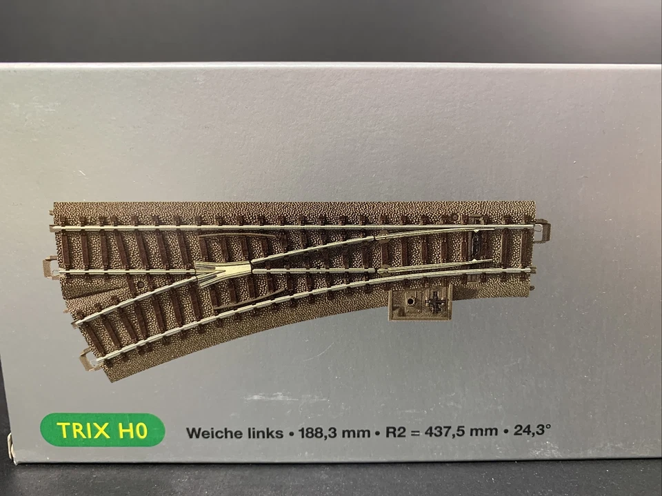 Trix M62611 HO Gauge C Track Left Hand Motorised Turnout  - Image 3 of 4