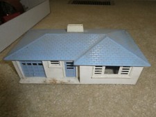 Vintage O Scale Plasticville Blue White Ranch House Building
