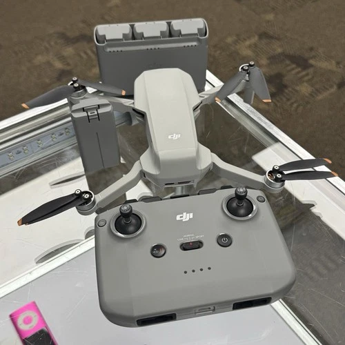 DJI Mini 2 SE Fly Camera Drone W/ 4 Batteries & Charger Hub