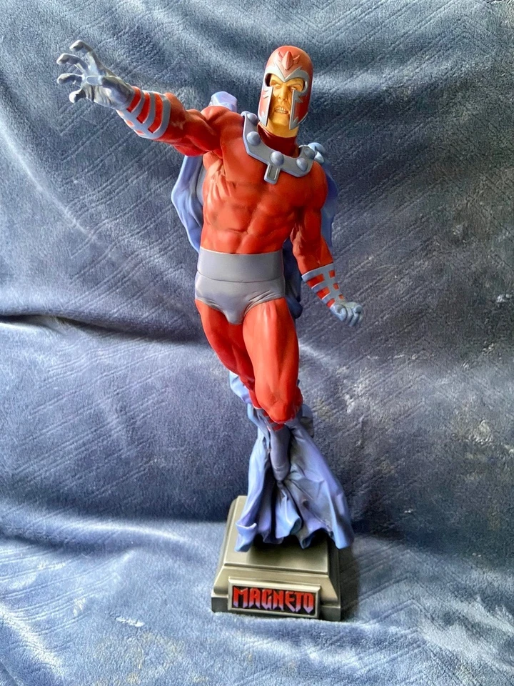 Magneto Comiquette Sideshow Exclusive #293/1000 - Photo 4/4