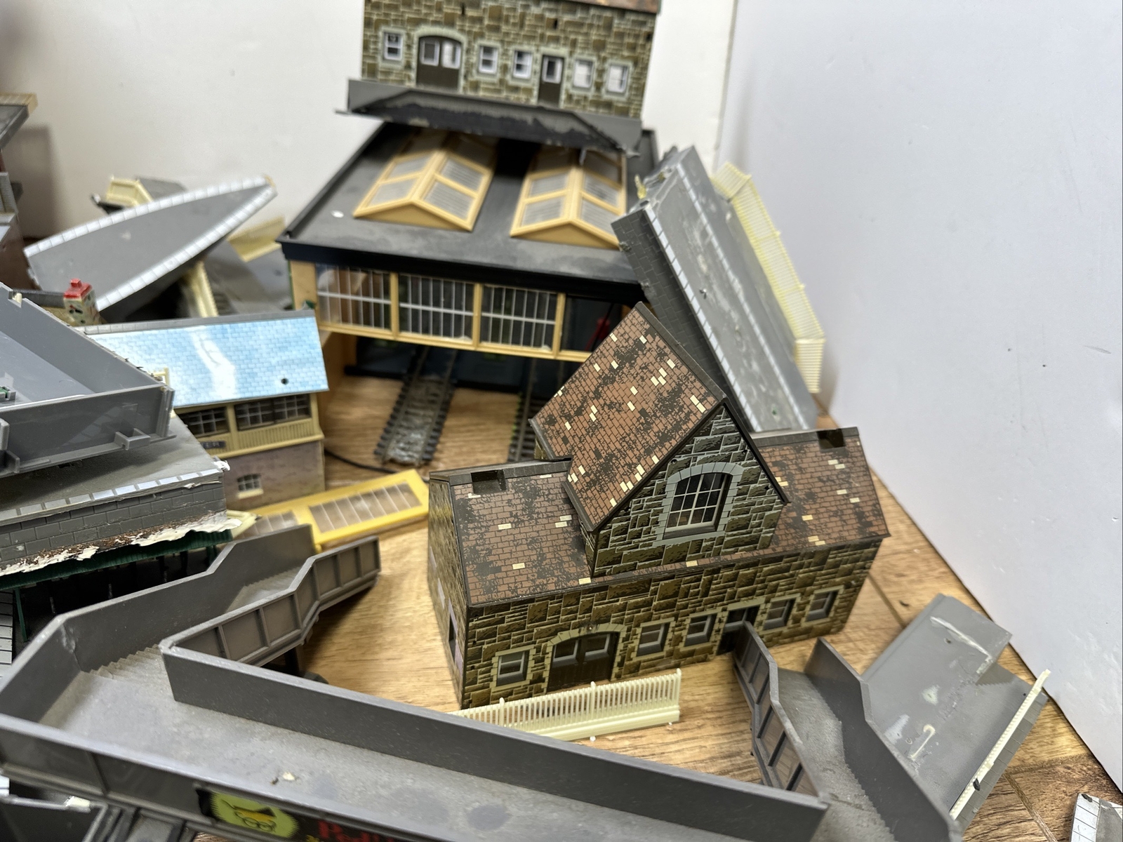 Hornby ect oo gauge station/ lineside accessories buildings ect eBay